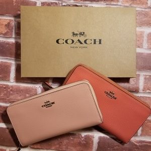 NWT Coach Accordion Zip Wallet